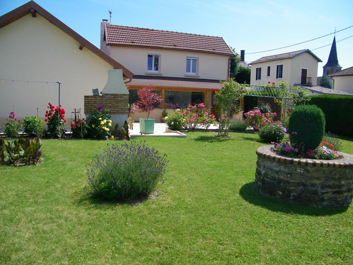 Au Pied Du Cognelot Bed & Breakfast Chalindrey Exterior photo